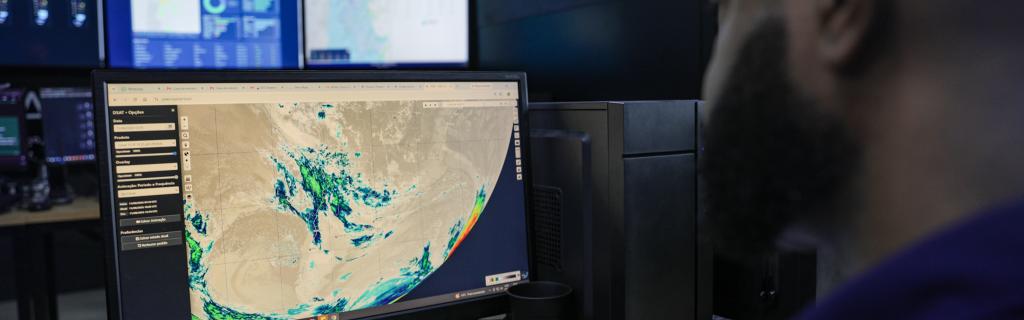 CEMADEC (Centro de Monitoramento e Alerta) - é o setor da Defesa Civil de Porto Alegre que acompanha o clima, os rios e os riscos de temporais ou enchentes em tempo real