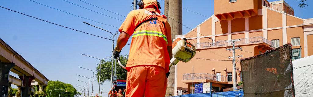 Para cumprir as diretrizes do gerenciamento integrado de resíduos sólidos na Capital gaúcha, o DMLU atua com diversas equipes por meio de serviços programados. 