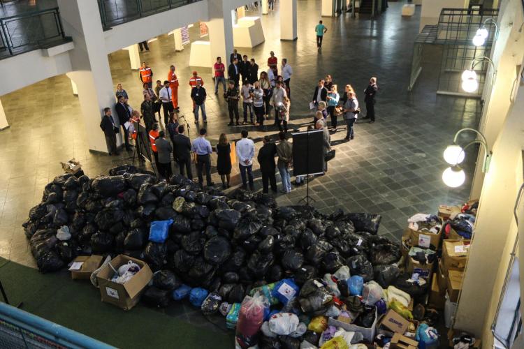Entrega de 22 mil peças de roupa para a Campanha do Agasalho 2017 pelo Comando Militar do Sul Local:	Usina do Gasômetro