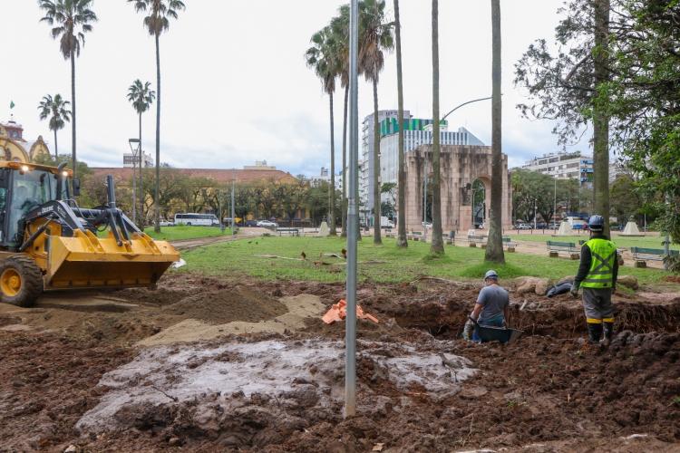 eparo em um trecho da rede de drenagem nas proximidades do Monumento ao Expedicionário