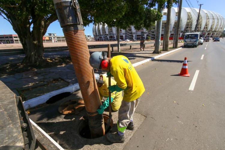 Dmae mantém programação de limpeza da rede de drenagem urbana