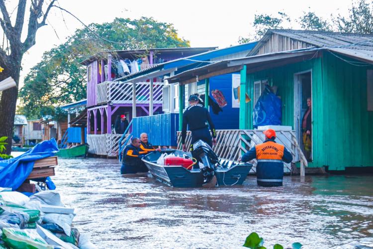 Defesa Civil Defesa Civil leva donativos à Ilha Grande dos Marinheiros