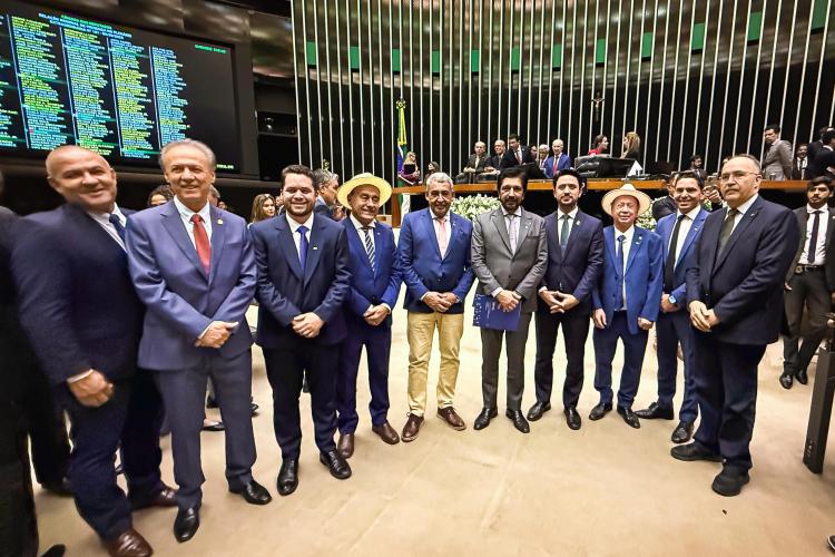 Melo acompanha promulgação da PEC 66 e discussão da reforma tributária em BrasÃlia