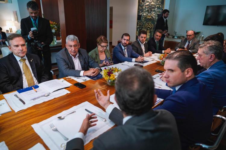 Melo reforça com presidente da Câmara urgência para votação do Marco Legal do Transporte Público