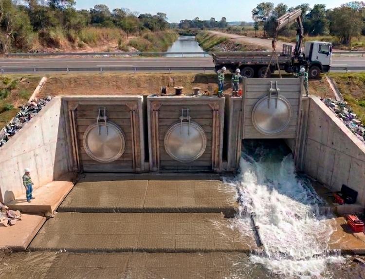 obra nos pôlderes 7 e 8 - sistema de proteção contra as cheias