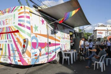 SMS participa do evento &quot;Rua para Todos&quot;. Teste Rápido no ônibus do Fique Sabendo Jovem.