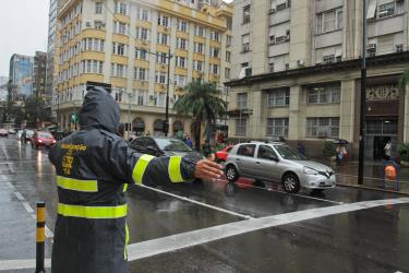 Chuvas causam problemas no trânsito da Capital
