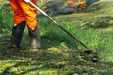 SMSurb realiza limpeza de praças da cidade