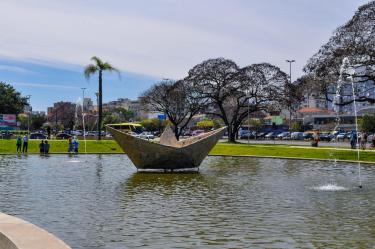ÁGUA E ESGOTOS