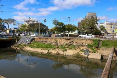 Danos no talude DMAE