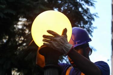 Equipes fazem manutenção em 355 pontos de iluminação nesta quinta