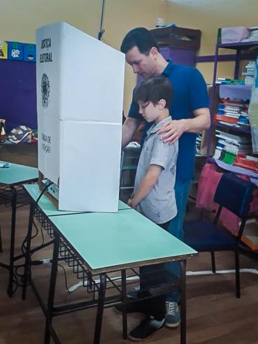 Marchezan votou no início da tarde em escola no Menino Deus