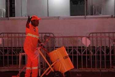 limpeza do DMLU no Porto Seco