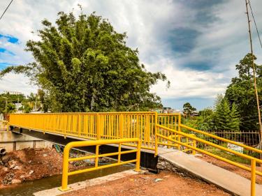 reutilização dos guarda-corpos da antiga passarela da estação rodoviária