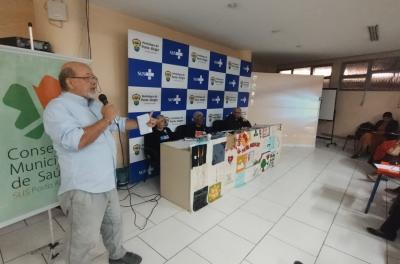 Foto divulgação CMS/POA: plenária de 8 de maio de 2025, prof. Alcides Miranda