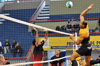 Jogos de campeonatos municipais realizados pela Secretaria Municipal do Desenvolvimento Social e Esporte (SMDSE), por meio da Diretoria de Esporte, Recreação e Lazer, ocorrem a partir desta quarta-feira, 15, até domingo, 19.