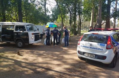 Prefeitura fiscaliza ambulantes ilegais no Brique da Redenção