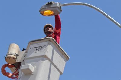 programação de manutenção de pontos de iluminação. Para esta sexta-feira, 24, está previsto o serviço em 258 locais. A programação pode sofrer alterações devido às condições climáticas.