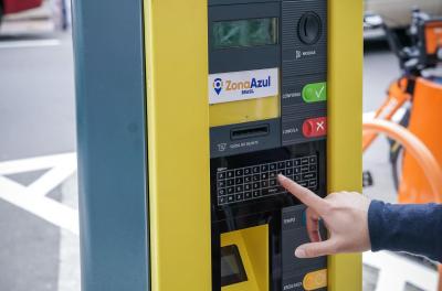 A empresa vencedora da licitação para a nova Área Azul de Porto Alegre está com 22 vagas de trabalho abertas.