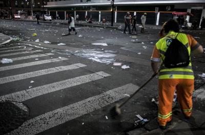 Uma operação especial será feita pelo Departamento Municipal de Limpeza Urbana (DMLU) para garantir a limpeza das ruas neste domingo, 7, data do primeiro turno das eleições para presidente, governador, senadores, deputados federais e estaduais.