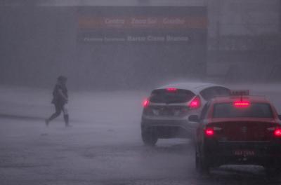 A chuva deve ser volumosa, o que possibilita grandes riscos de atividade elétrica e até mesmo queda de granizo