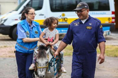 A Empresa Pública de Transporte e Circulação (EPTC) recebeu na manhã desta quinta-feira, 18, em sua sede, quatro turmas da Escola Municipal de Educação Infantil (Emei) Tio Barnabé