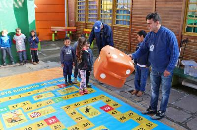 Várias brincadeiras serão oferecidas para as crianças da região