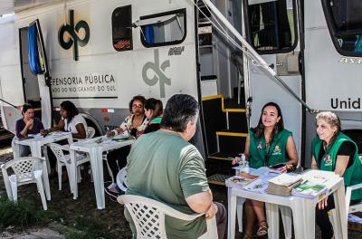 Equipes de entrevistadores sociais da Fasc realizaram a consulta, triagem e a aplicação dos questionários para a população
