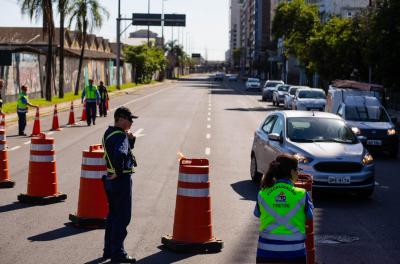 A Prefeitura de Porto Alegre informa que já foram realizadas alterações no trânsito para transformar a Orla Moacyr Scliar em uma pista de Fórmula 1 para a realização do Heineken F1 Experience, evento programado para o dia 10