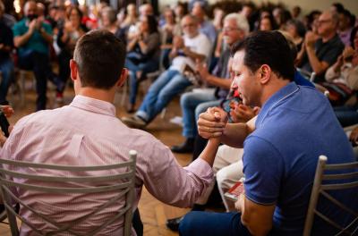 prefeito Nelson Marchezan Júnior participou na tarde deste domingo, 4, do lançamento do livro Revolução Cidadã, de Cezar Busatto, economista, político, ex-secretário de Coordenação Política e Governança de Porto Alegre. 