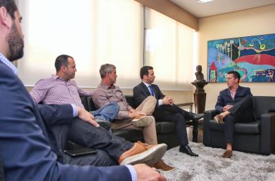 endo como pauta os desafios da cidade, o prefeito Nelson Marchezan Júnior se reuniu na tarde desta terça-feira, 13, na Câmara de Vereadores de Porto Alegre com o presidente Valter Nagelstein. 