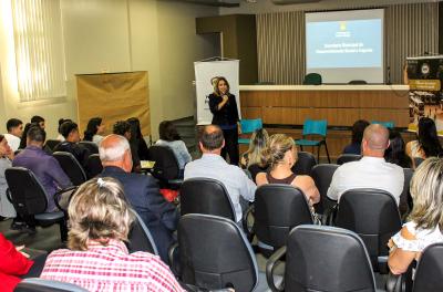 secretária Municipal de Desenvolvimento Social e Esporte, Denise Ries Russo, desejou boas-vindas ao grupo