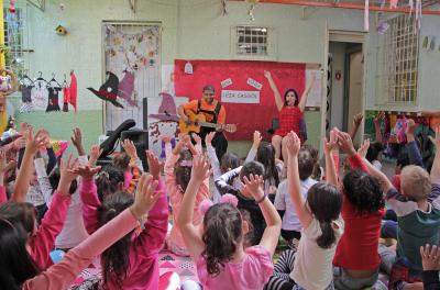 Escola Municipal de Educação Infantil Jardim de Praça (Emei JP) Passarinho Dourado, no bairro São Geraldo, recebeu a escritora Léia Cassol, nesta segunda-feira, 3