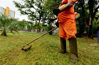 Serviços Urbanos realiza limpeza de 20 praças nesta terça-feira