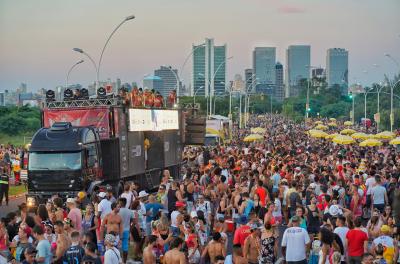 Previsão de chuva cancela Carnaval de Rua neste domingo