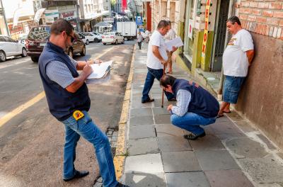 Smim faz mutirão de fiscalização de calçadas no Centro Histórico