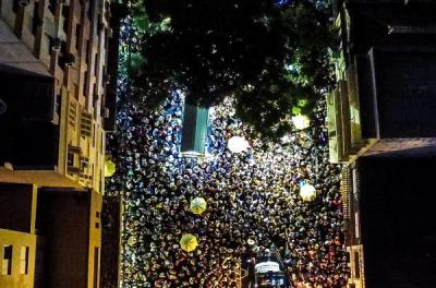 Carnaval de rua leva 25 mil foliões à Cidade Baixa nesse sábado