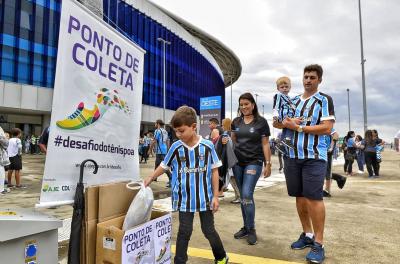 Torcedores aderem ao #desafiodotênispoa no Gre-Nal