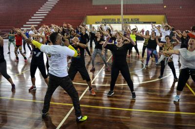 Fitness Solidariedade arrecada doações para Campanha do Agasalho