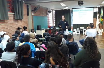 guarda municipal em escola