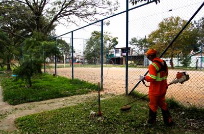 Equipes realizam serviços em 18 praças nesta terça-feira