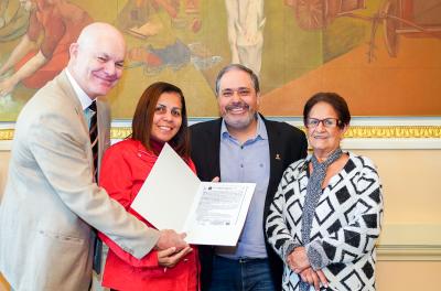 Prefeitura entrega 186 matrículas de regularização fundiária
