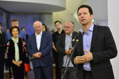 Prefeito prestigia exposição Spider na Fundação Iberê Camargo