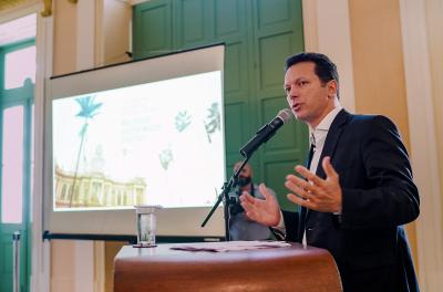 Prefeitura lança edital de concessão para 168 relógios de rua