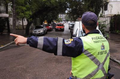 Equipes trabalham pra minimizar impacto da chuva
