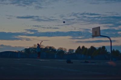 Cidade recebe tabelas de basquete usadas em comercial na NBA