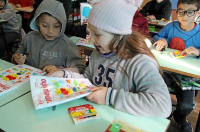Smed distribui kits de material escolar para 35 mil alunos