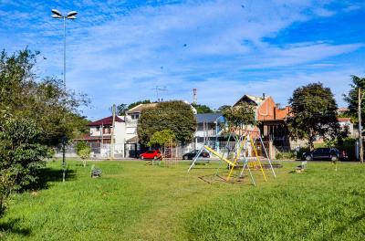 Praça no bairro Rubem Berta é adotada