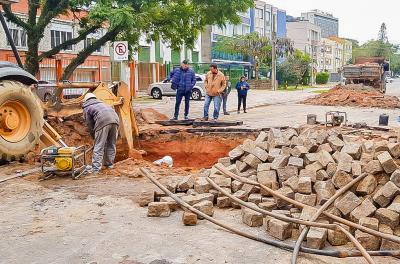 Dmae continua o conserto do emissário na Praia de Belas