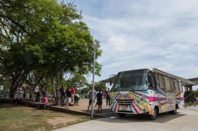 Ônibus oferece testes rápidos de HIV, sÃfilis e hepatites